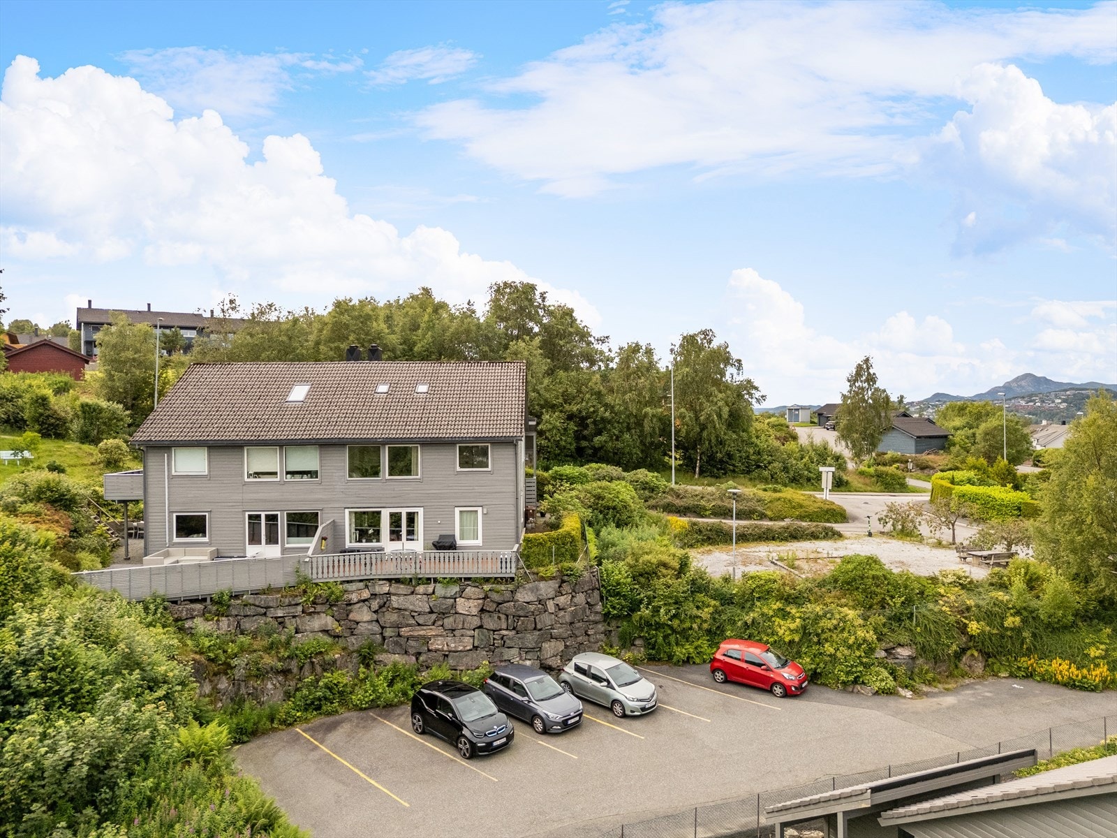 Selv med sin tilbaketrukne beliggenhet, er det nærhet til alle hverdagslige fasiliteter. Galleribilde