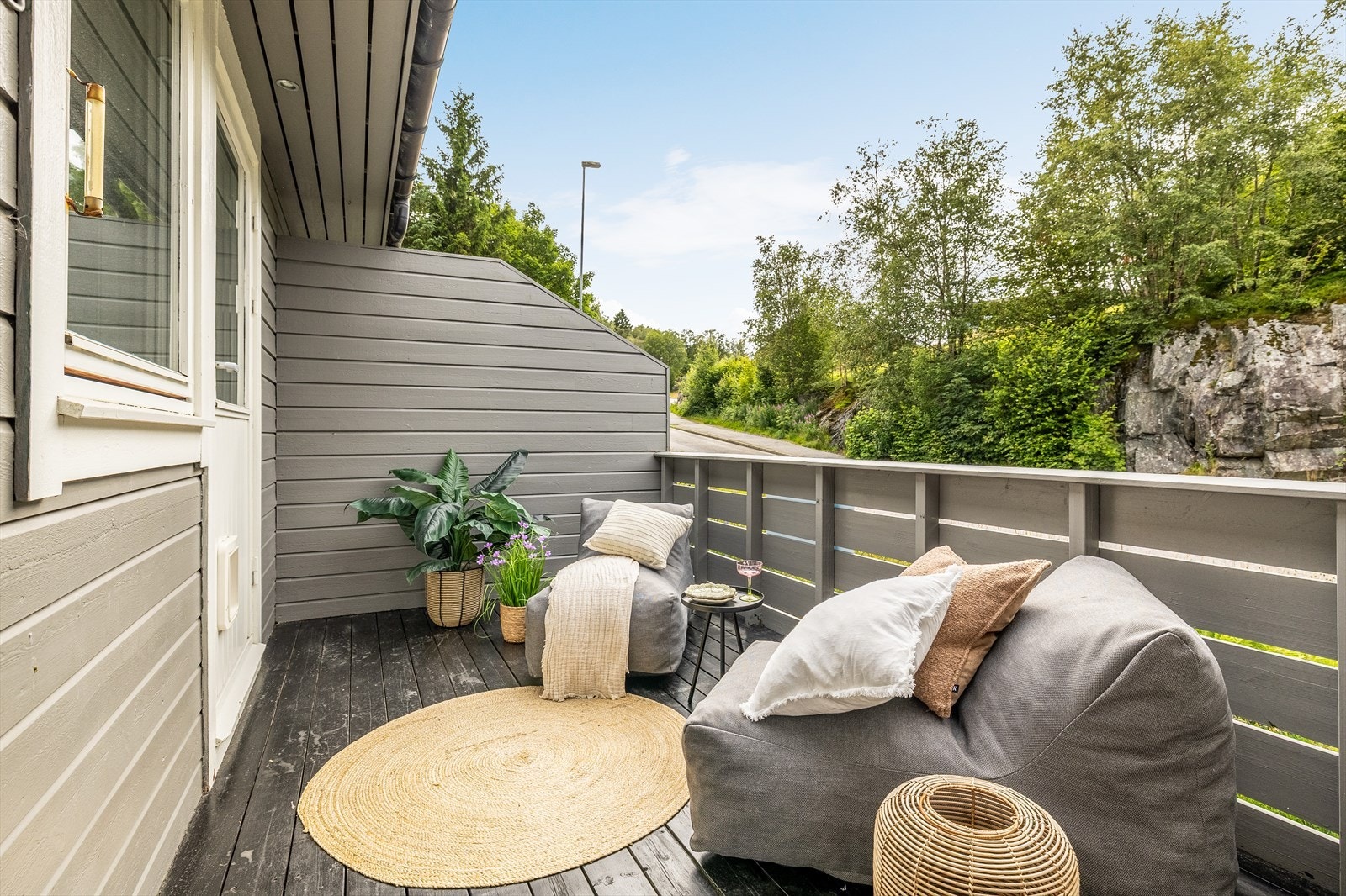 Terrassen virker som en herlig forlengelse av leiligheten! Galleribilde