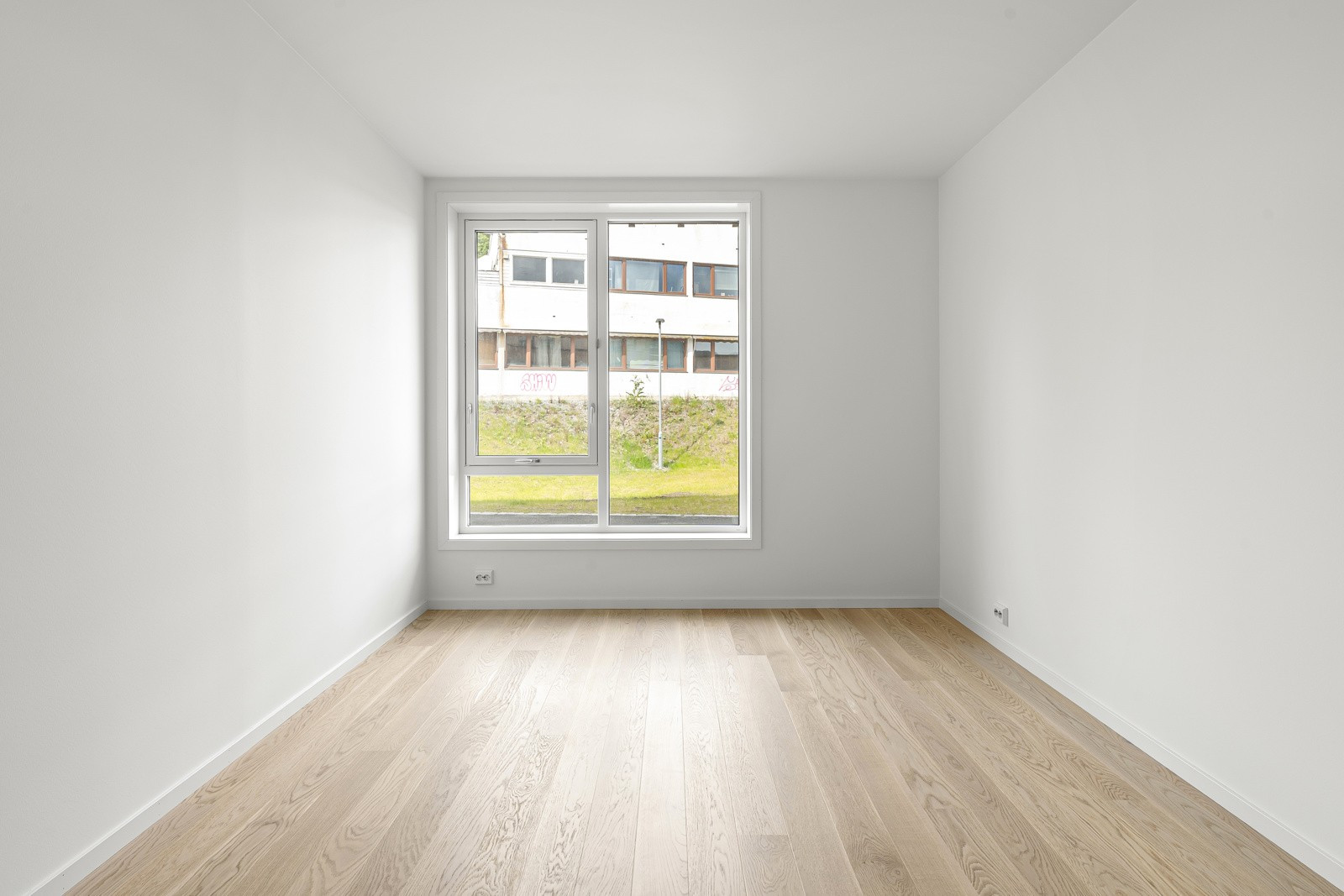Begge soverom har plass til seng av ønsket størrelse og oppbevaringsmøbel.