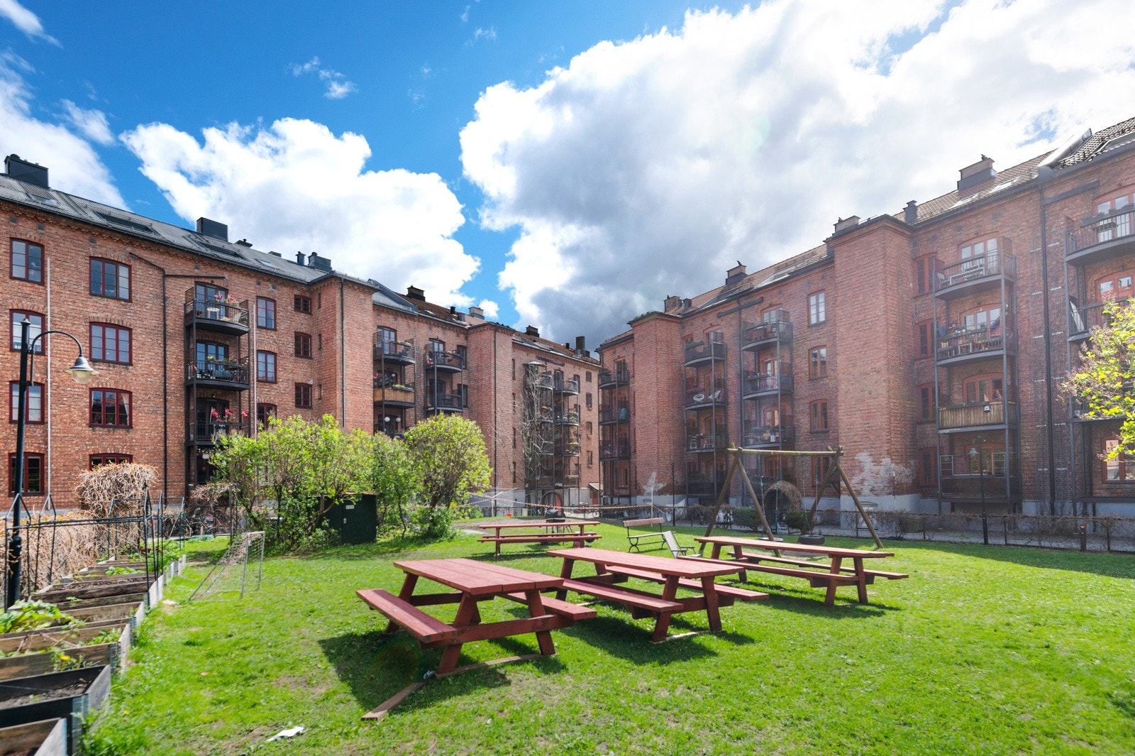 Gråbeinskvartalet er kjent for sitt store og pent opparbeidede felles gårdsrom. Galleribilde