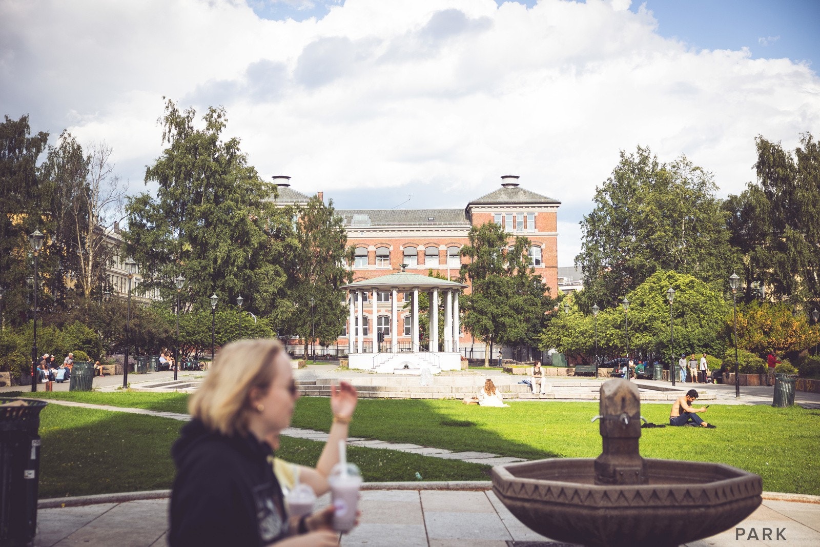Her får du det beste av to verdener: et rolig og tilbaketrukket bomiljø i historiske og grønne omgivelser med Oslo sentrum og urbane impulser rett rundt hjørnet. Galleribilde