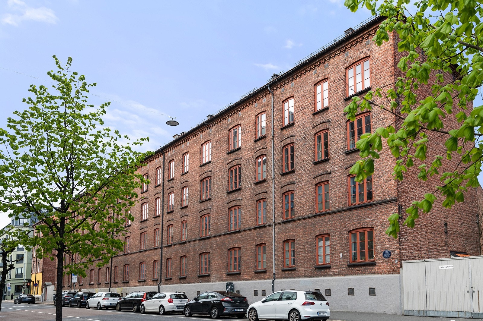 Fasade mot Lakkegata. Leiligheten ligger på motsatt side og vender mot indre gårdsrom. Galleribilde