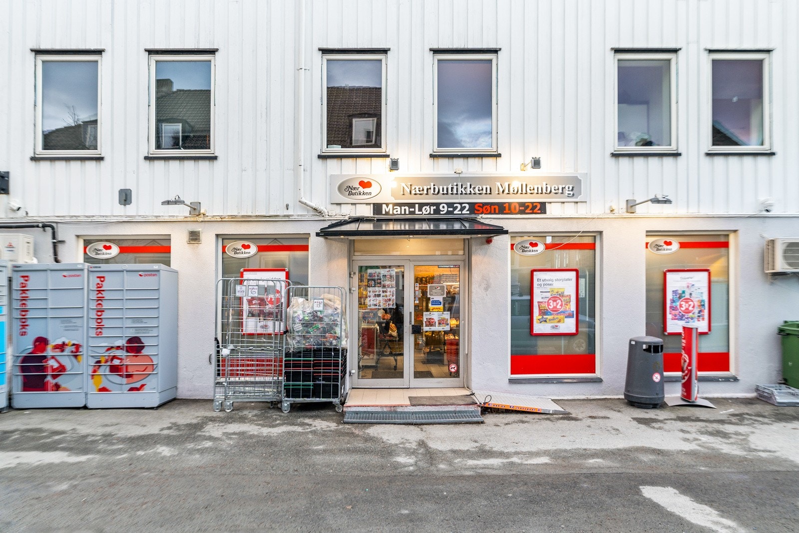 Nærmeste dagligvare er Nærbutikken Møllenberg som ligger et steinkast fra egen ytterdør. Galleribilde