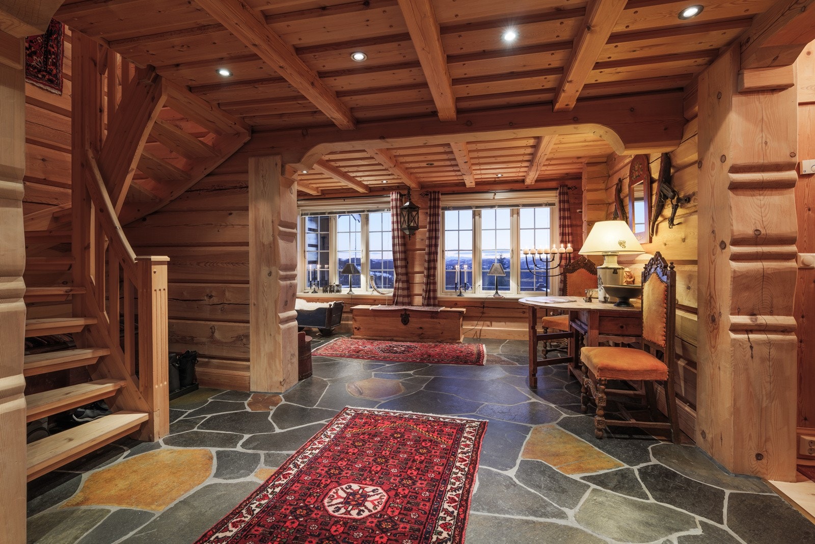 God plass til lagring av yttertøy og sko. Galleribilde