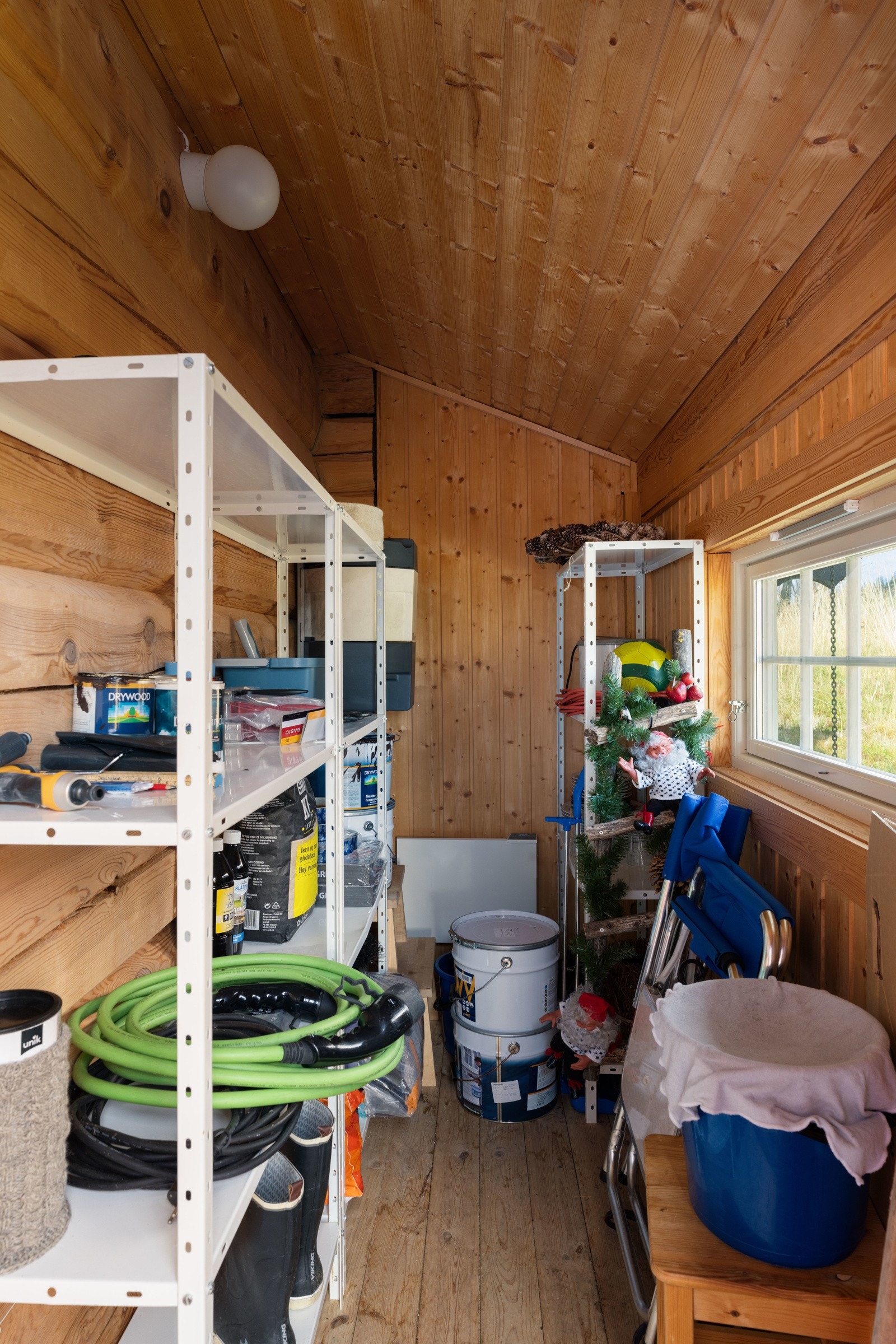 Romslig isolert bod med dør utenfra. Galleribilde