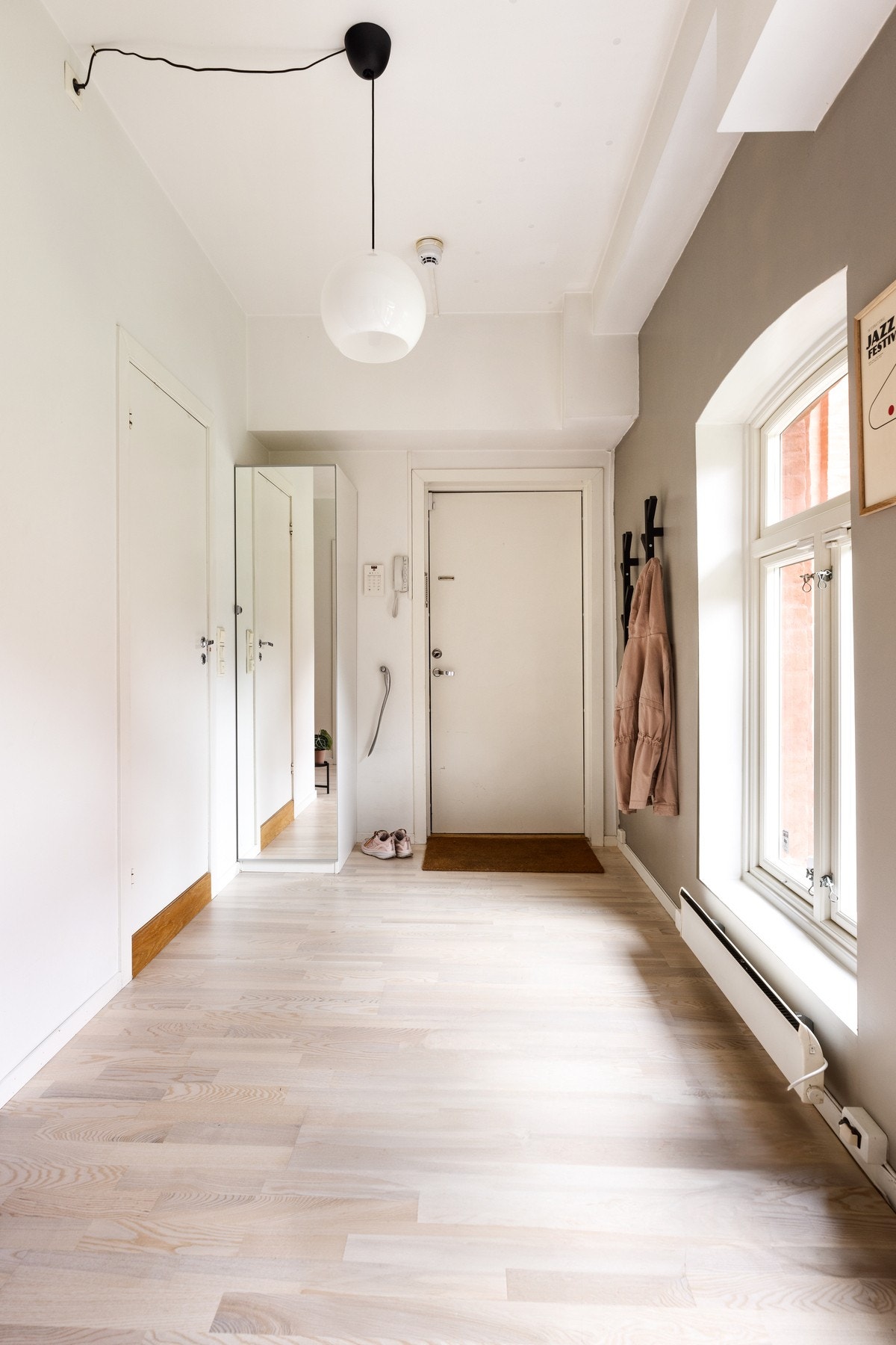 God plass til oppheng av yttertøy. Galleribilde