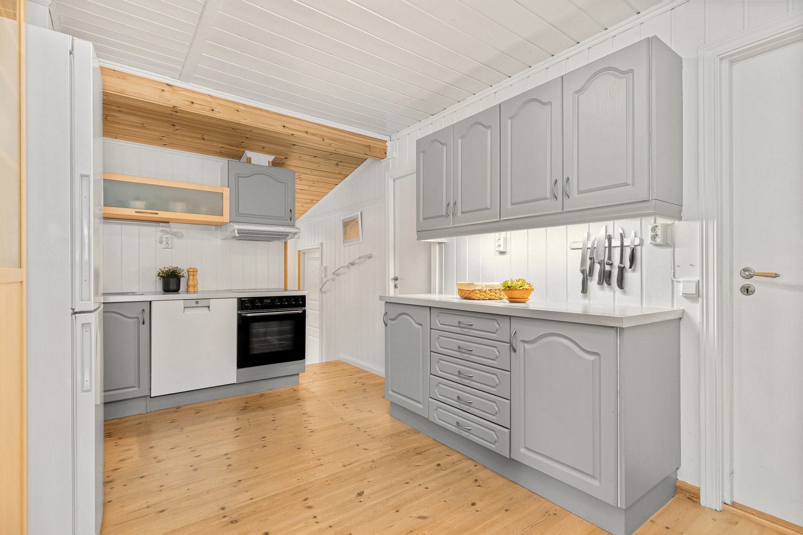 Kjøkkenet er pent og innehar det man trenger. Galleribilde