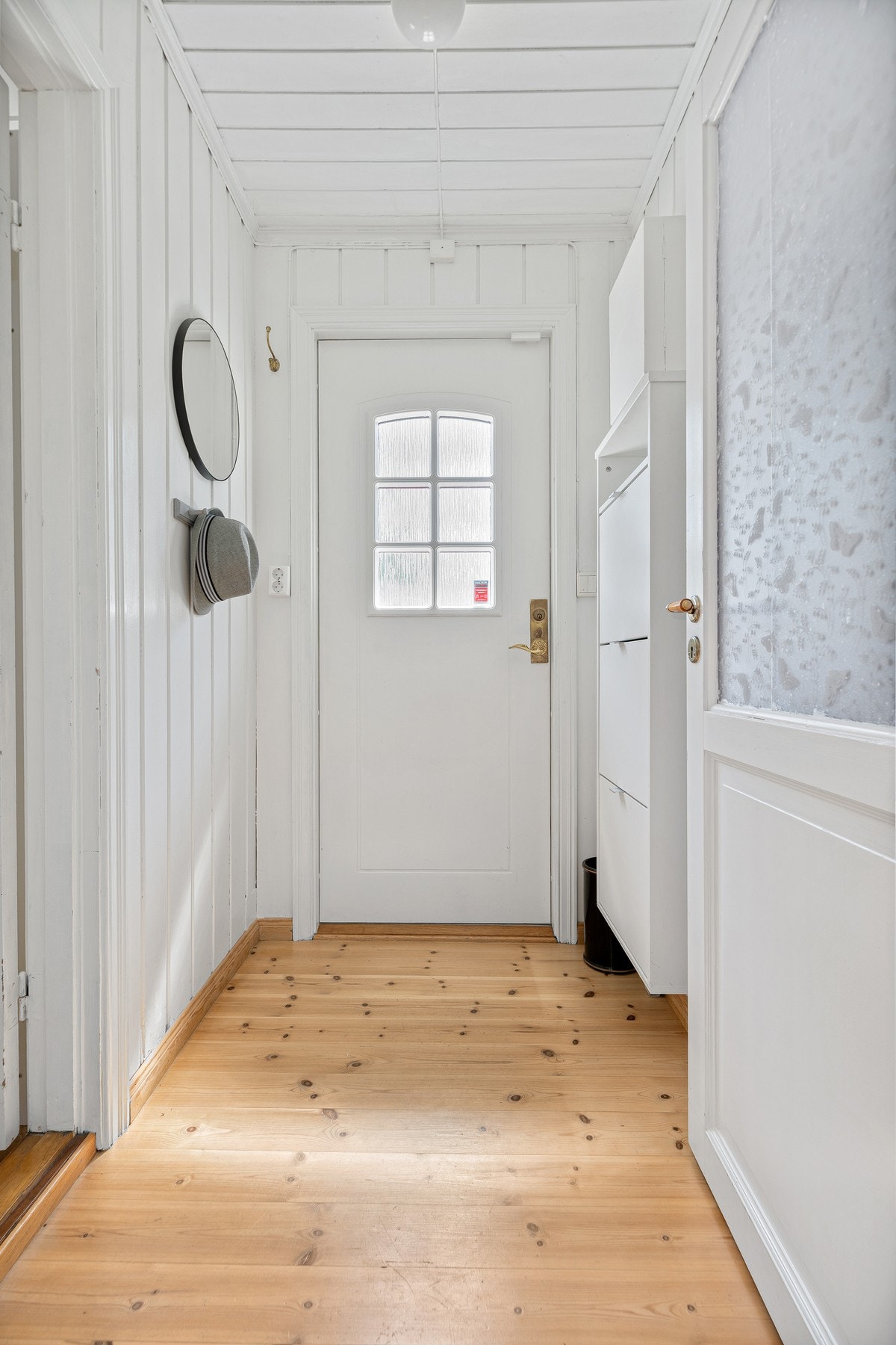 Gang inn fra hoveddør. Galleribilde