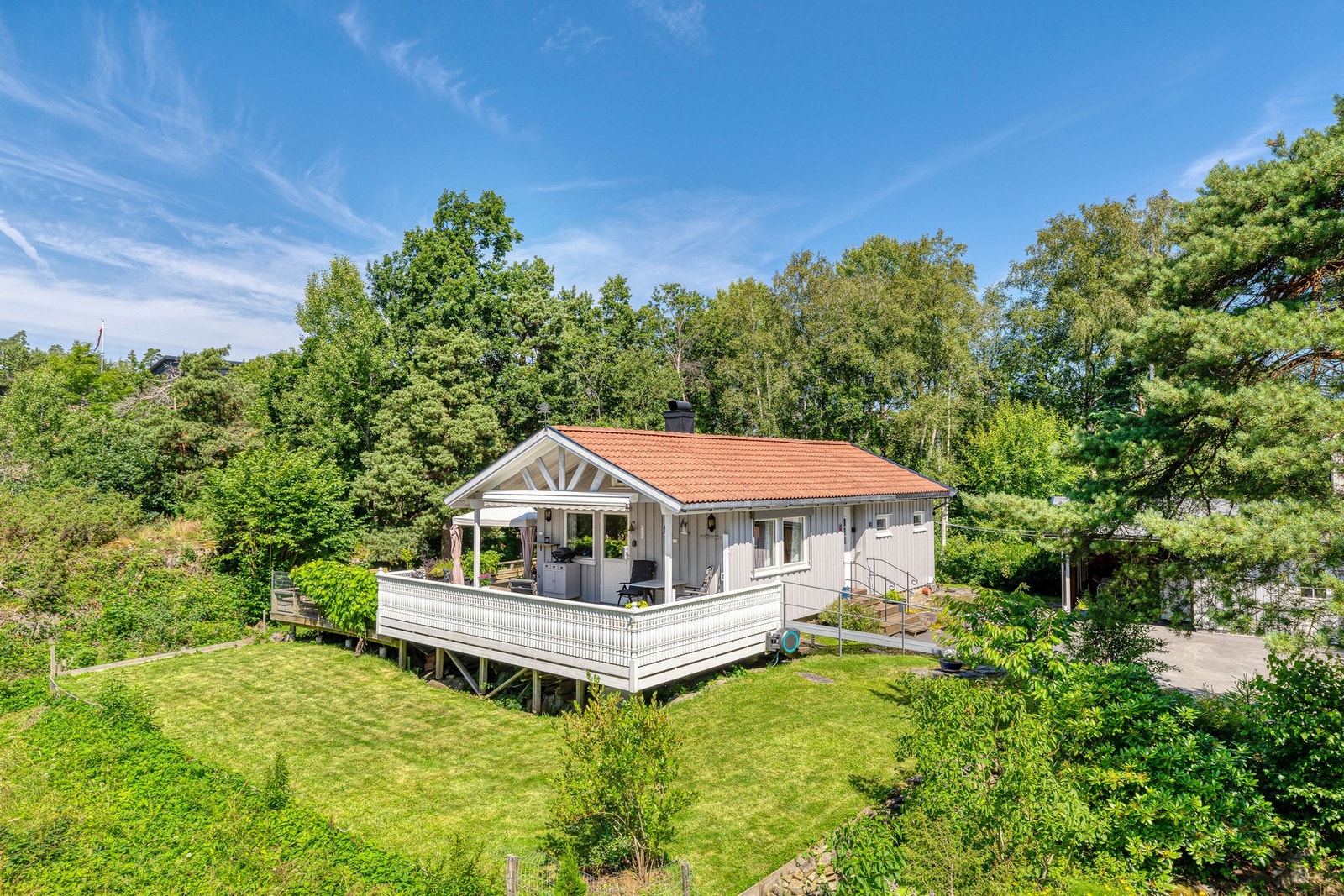 Ligger nydelig og skjermet til med svært gode solforhold. Galleribilde