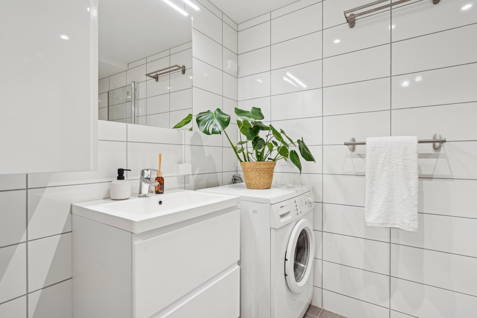 God lagring i speil- og servant-skap Galleribilde