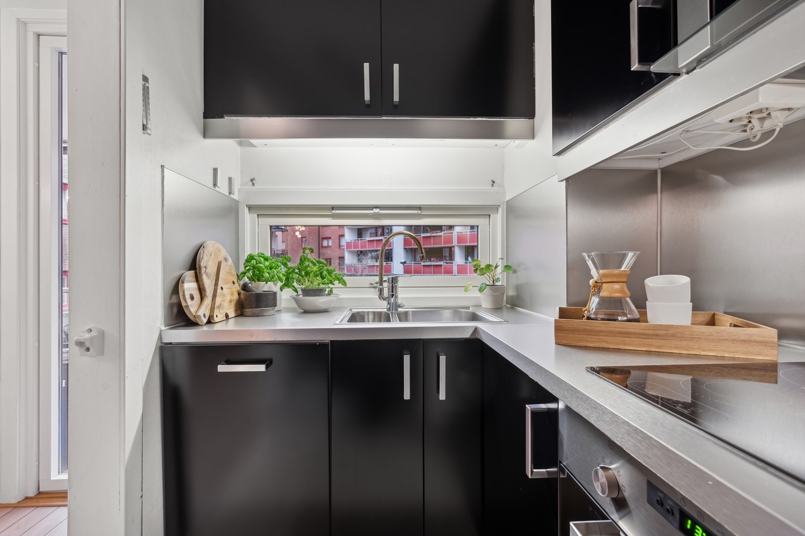 Kjøkkenet er lukket av med lettvegger og du kan enkelt åpne opp til stuen hvis ønskelig Galleribilde