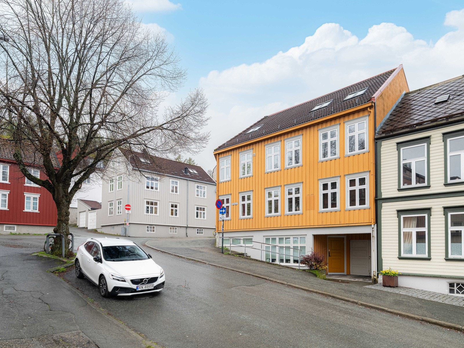 Herfra har man gangavstand til blant annet dagligvarebutikk, gode kollektivforbindelser og flere av byens studiesteder. Galleribilde