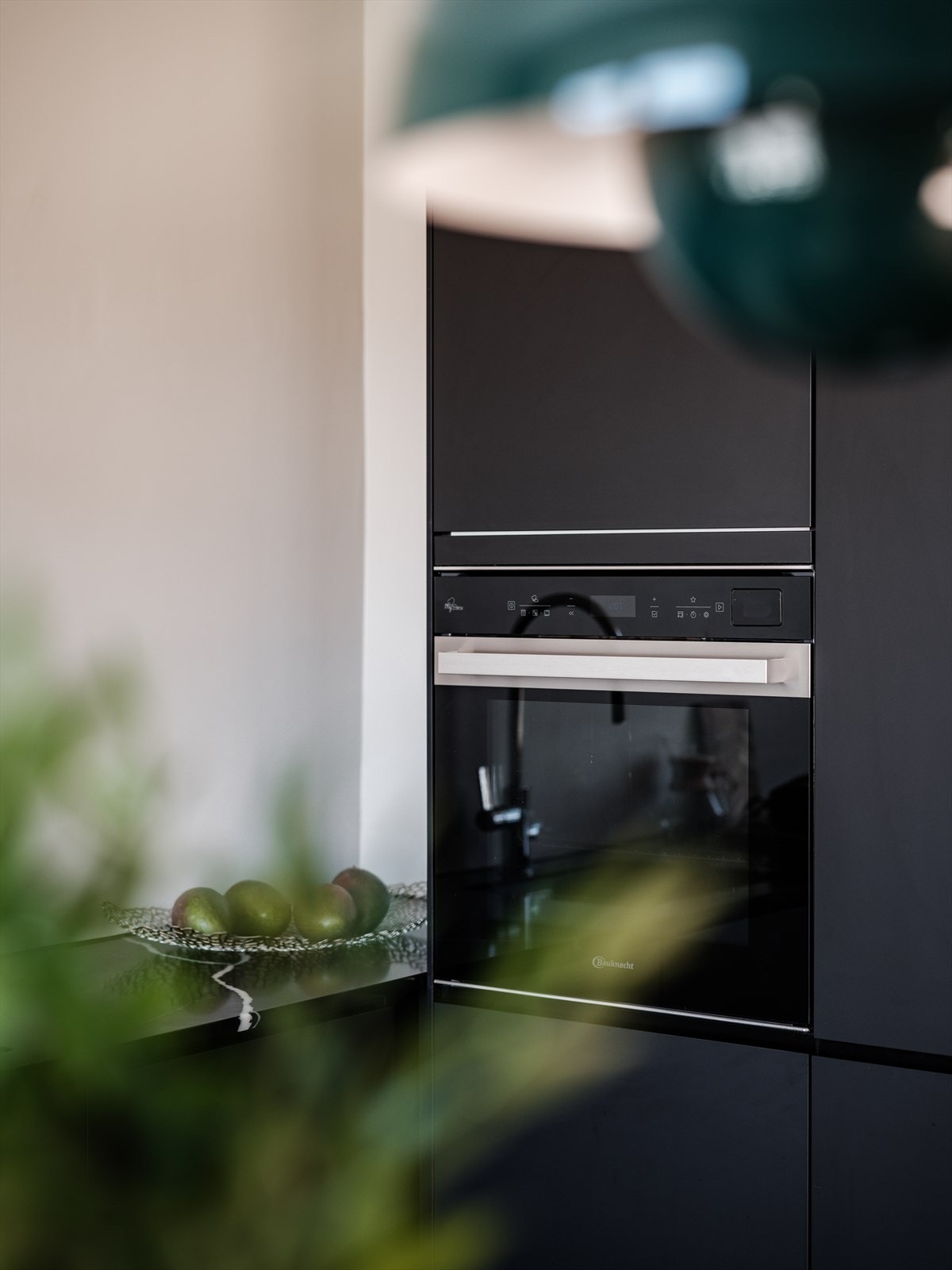 Stekeovnen er plassert i en fin høyde som gjør det enkelt å ta stekeplater inn og ut. Galleribilde