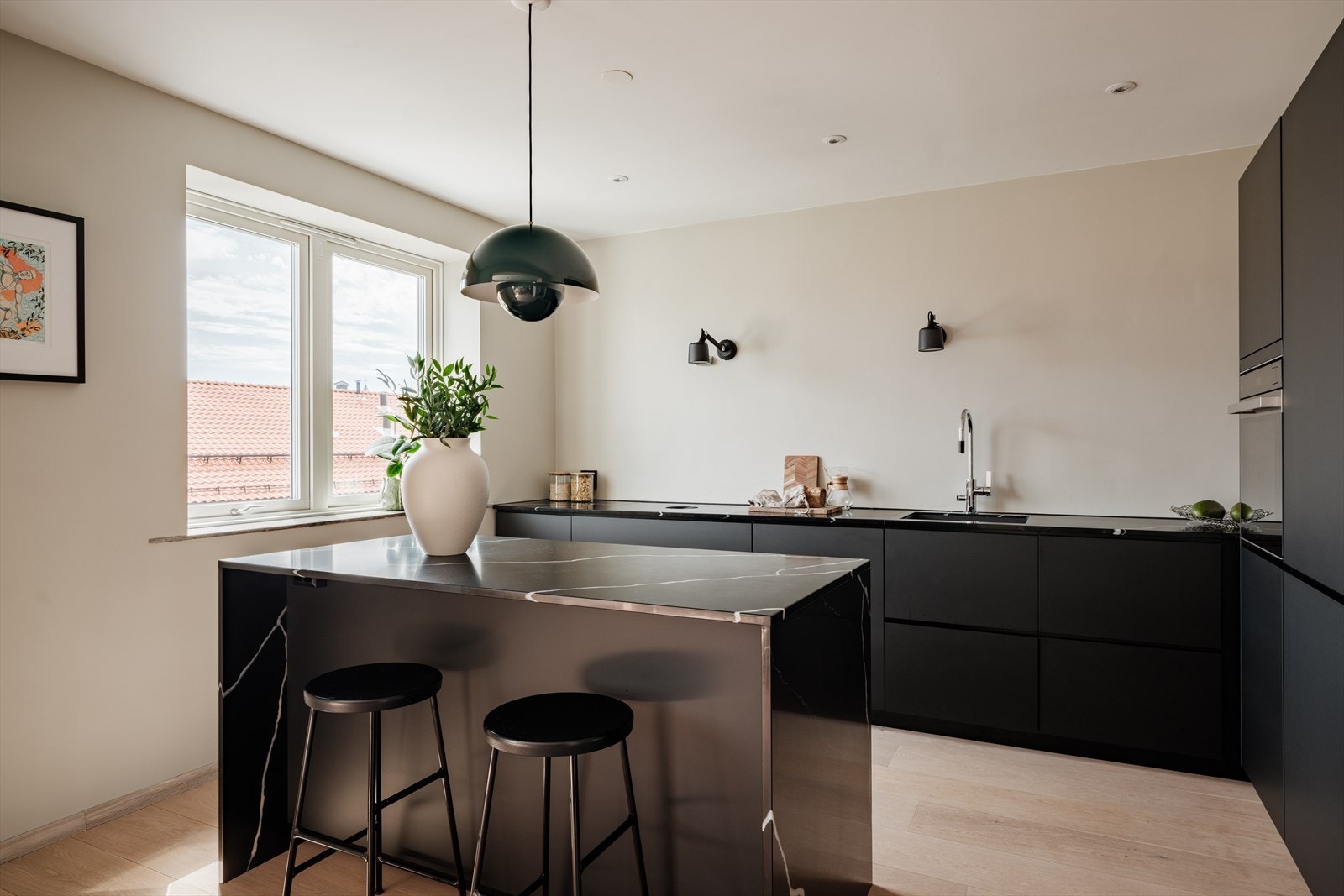 Stilig og moderne kjøkken fra Kvik, montert i 2019. Galleribilde