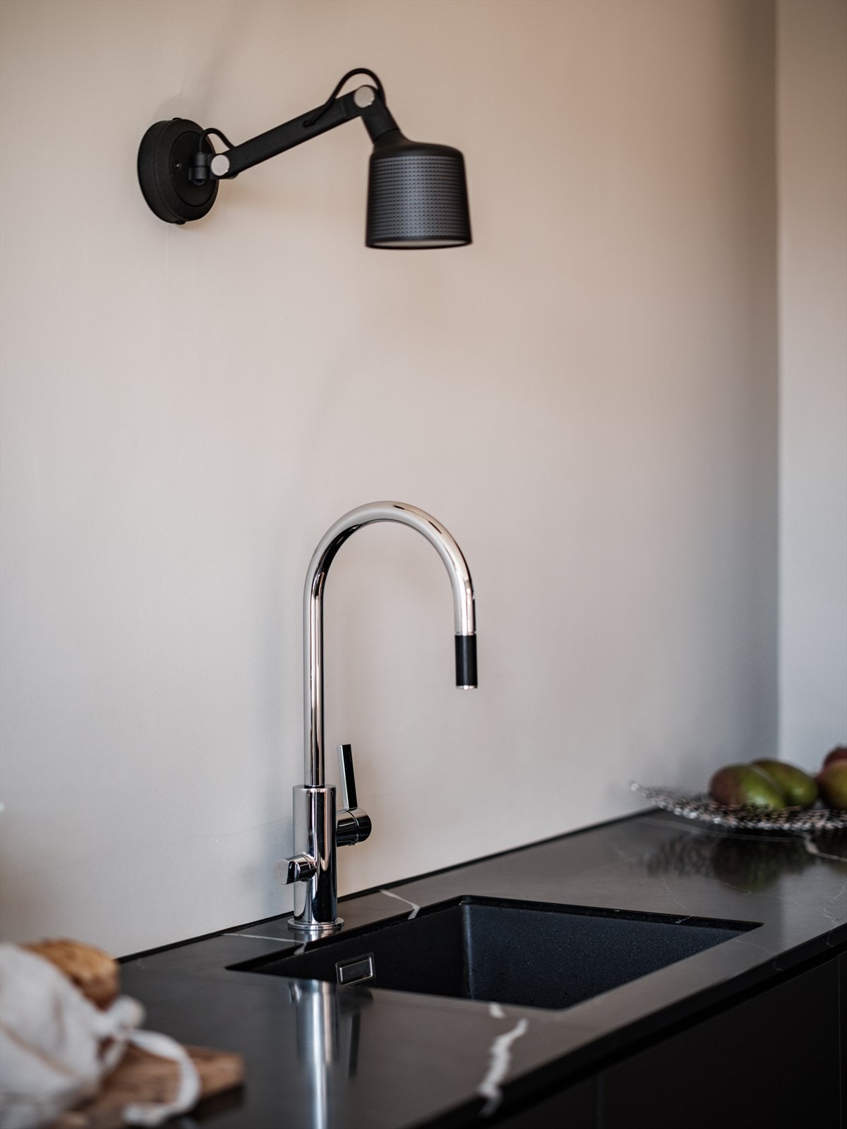 Vegglamper er fra Vipp og armatur fra Tappwell. Galleribilde