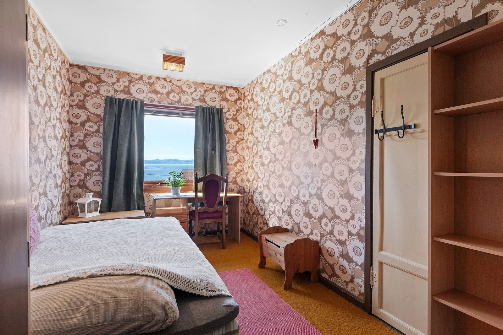 Rommene har en god størrelse og har plass til seng og ønskelig møblement. Galleribilde