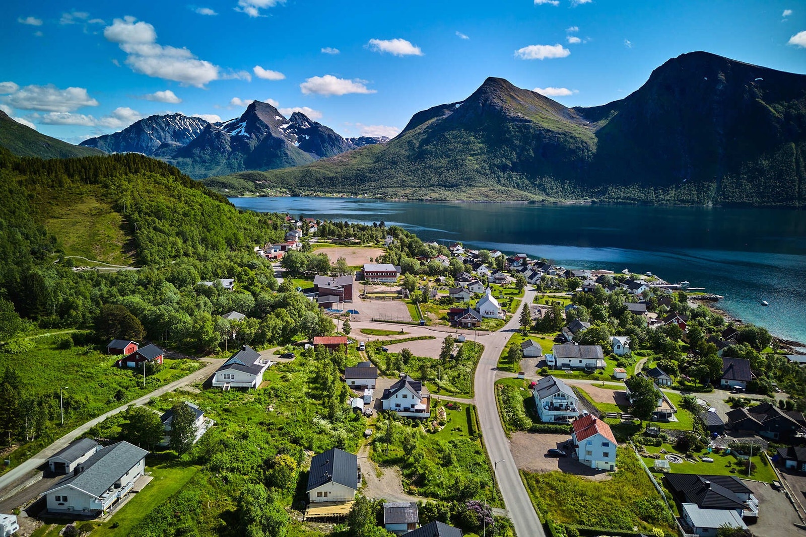 Det er ca.10 km til Sortland sentrum. Galleribilde