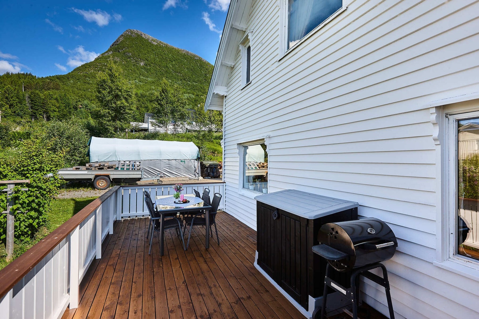 I kroken er det perfekt plass for et spisebord. Galleribilde