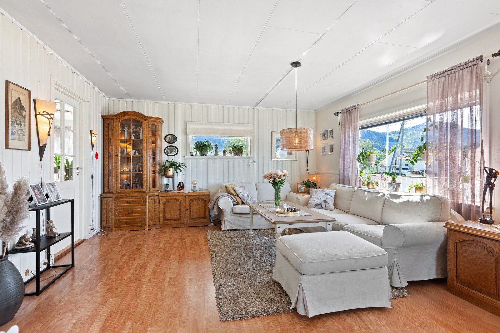 Stue har flere møbleringsmuligheter. Galleribilde