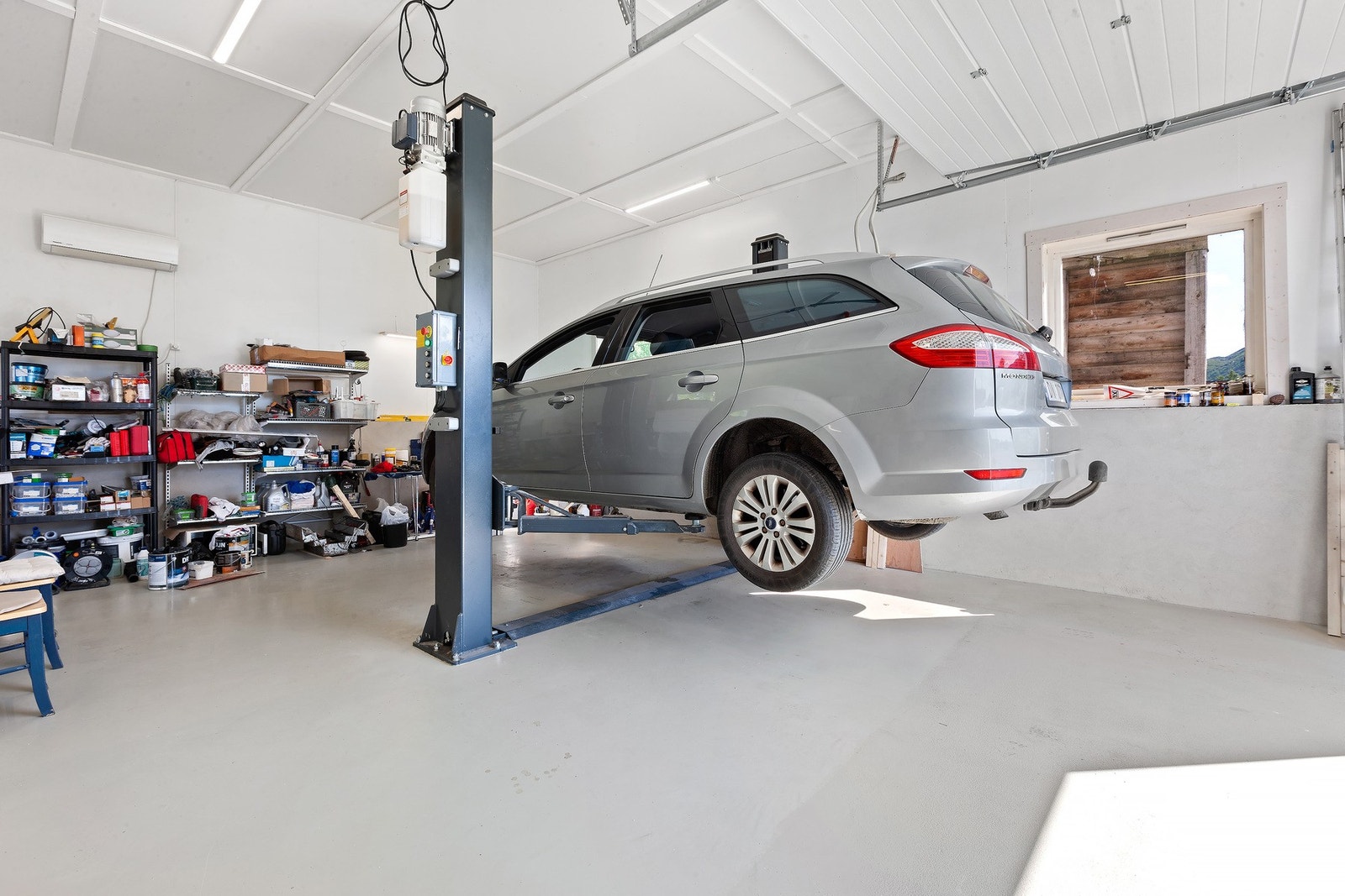 ca. 3,5 meter høgt under tak. Montert varmepumpe. Galleribilde