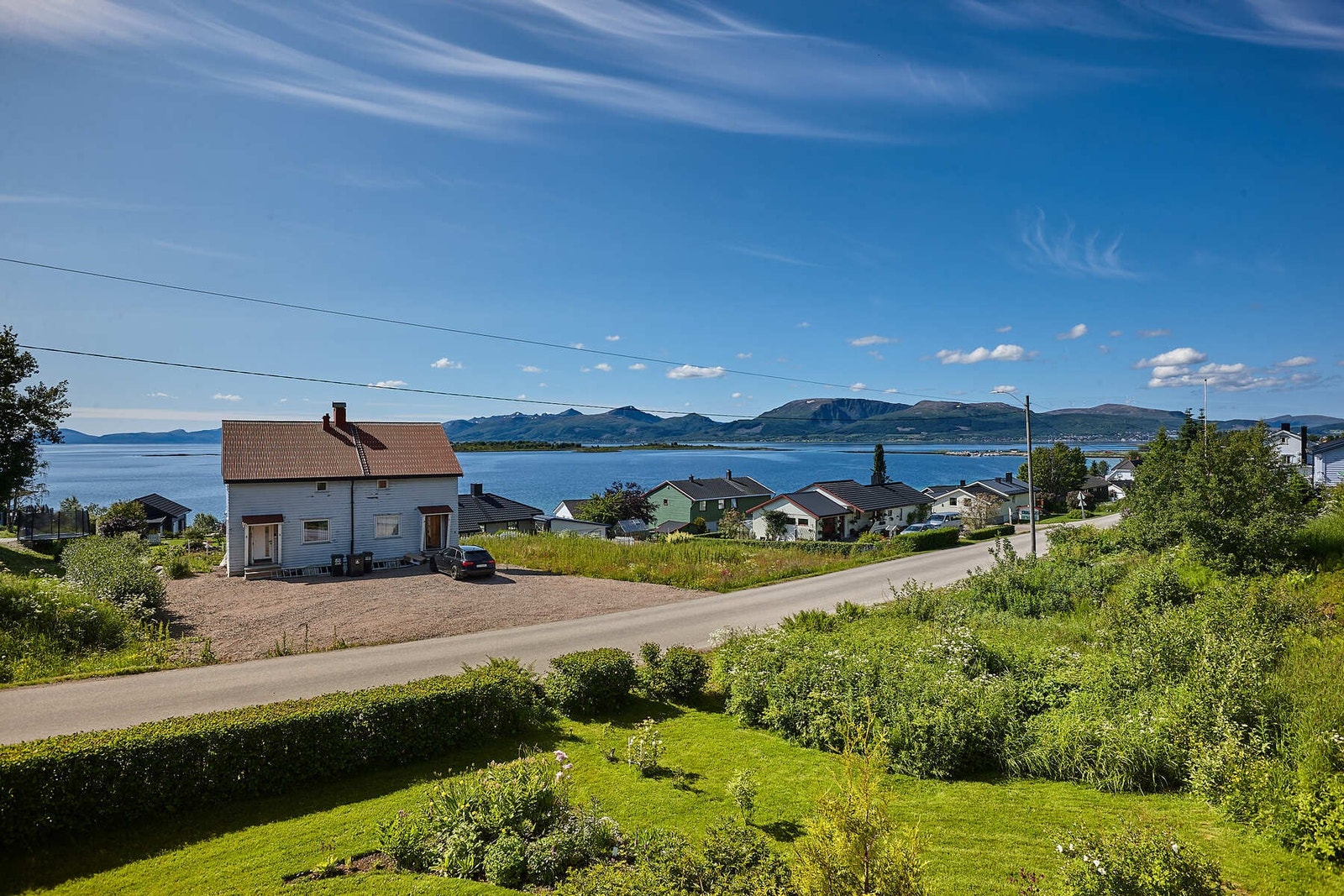 Det er montert plater under deler av verandaen slik at det er mulighet for tørrlagring av diverse. Galleribilde