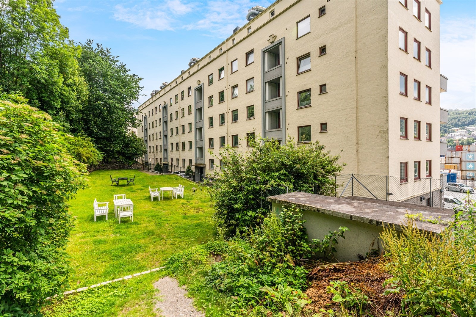 Felles hage på nord-østsiden av bygget Galleribilde