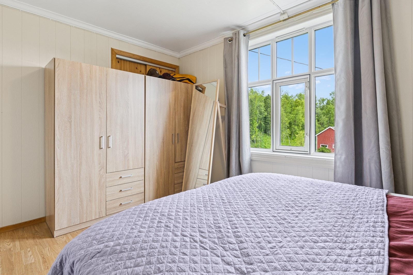 - Også plass til garderobeløsning. Galleribilde