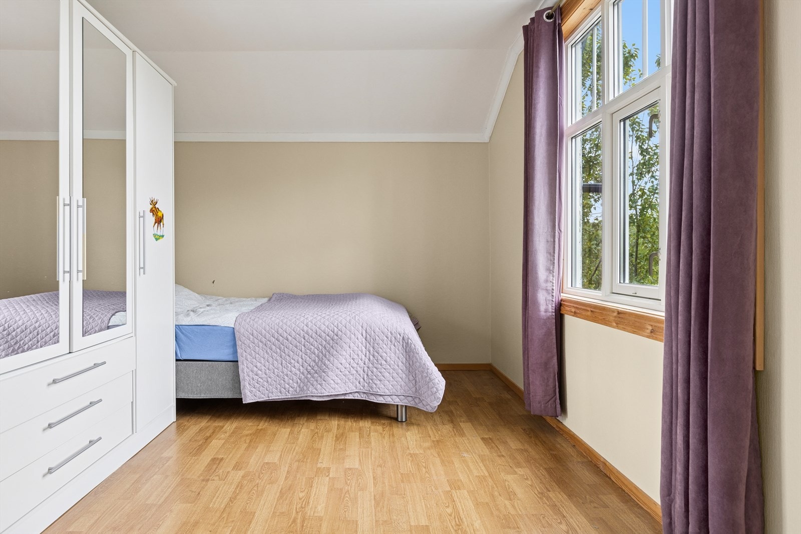 - Soverom nr 3, det ligger også et soverom nr 4 i tilknytning til dette rommet. Galleribilde