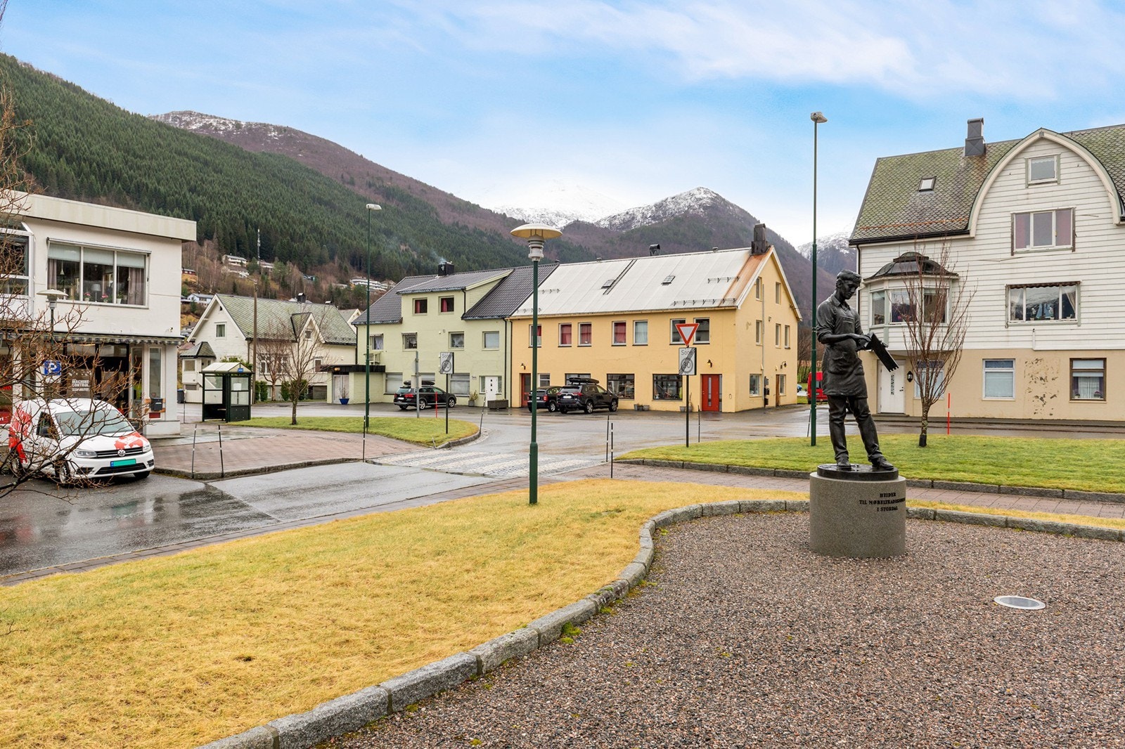 Koselig parkområde like ved boligen. Galleribilde