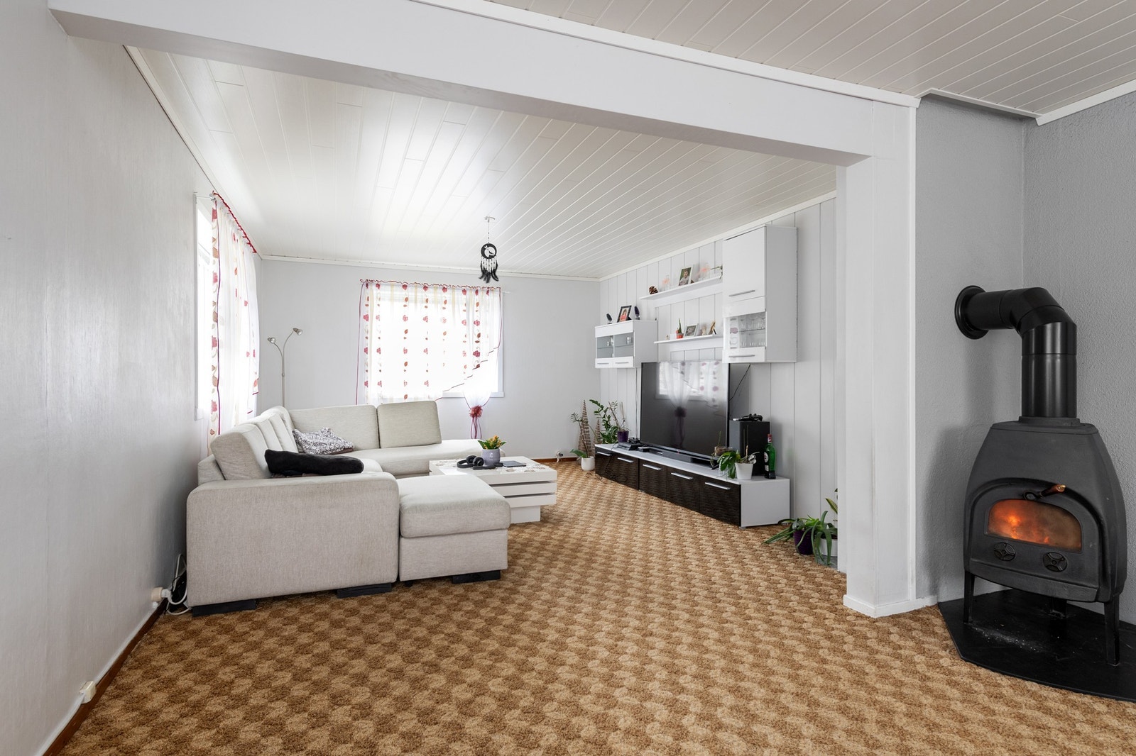 I stuen er det også lun vedovn. Galleribilde