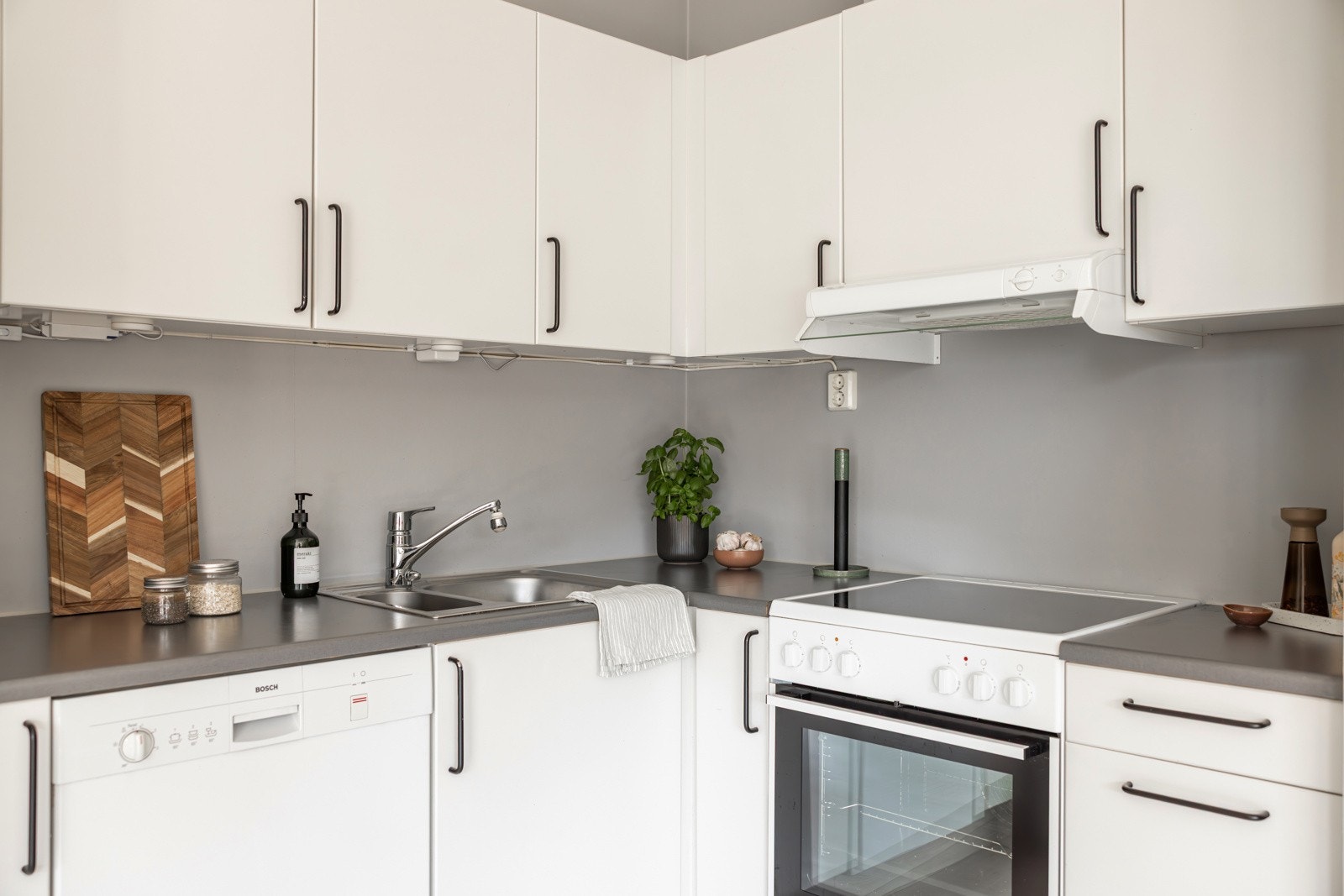 - Kjøkkenventilator tilkoblet avtrekkskanal. - Galleribilde