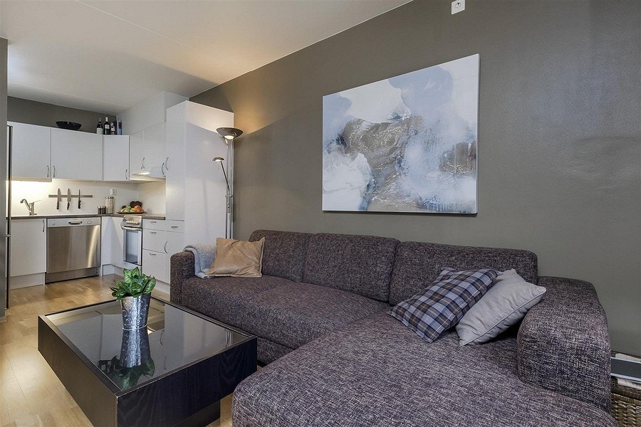 Leiligheten har en praktisk og sosial åpen stue/ kjøkken løsning. Galleribilde