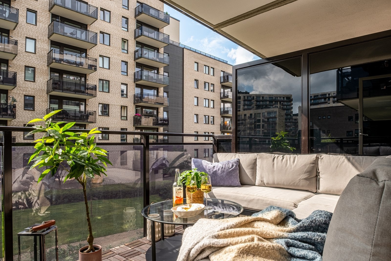 En lys og delikat 2-roms leilighet med solrik balkong og meget attraktiv beliggenhet. Galleribilde