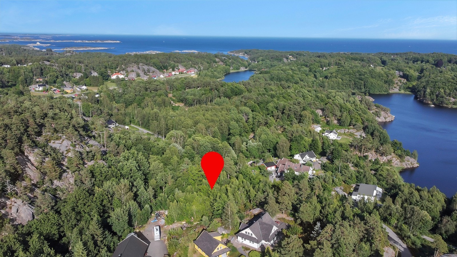 Tomten ligger fint til i Espevigveien. Galleribilde