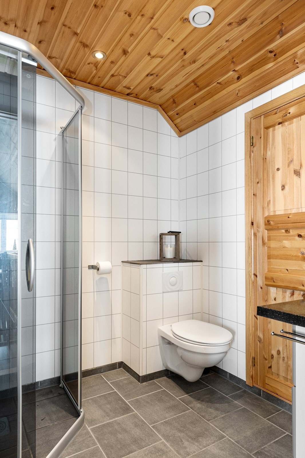 Bad i 2. etg. med tilhørende bod Galleribilde