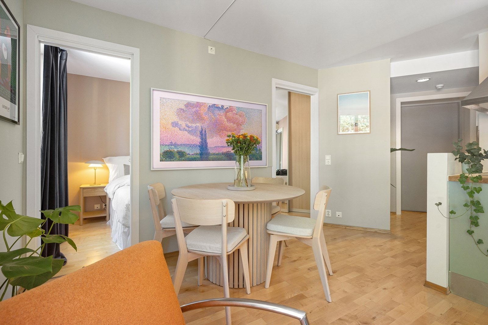 Leiligheten har en arealeffektiv planløsning hvor hver kvadratmeter er godt utnyttet. Galleribilde