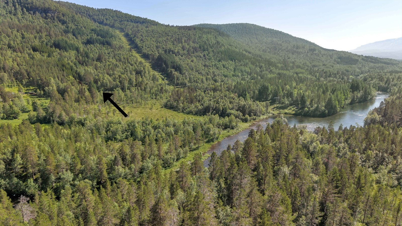 Hytta ligger nesten innerst på Vårtunveien. Galleribilde