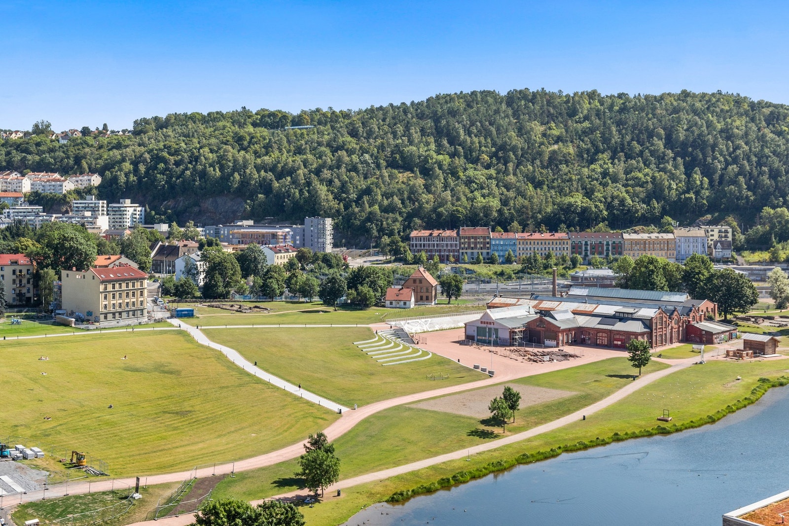 Middelalderparken er nylig åpnet etter en makeover og er en perfekt destinasjon for gå- eller løpeturer! Galleribilde