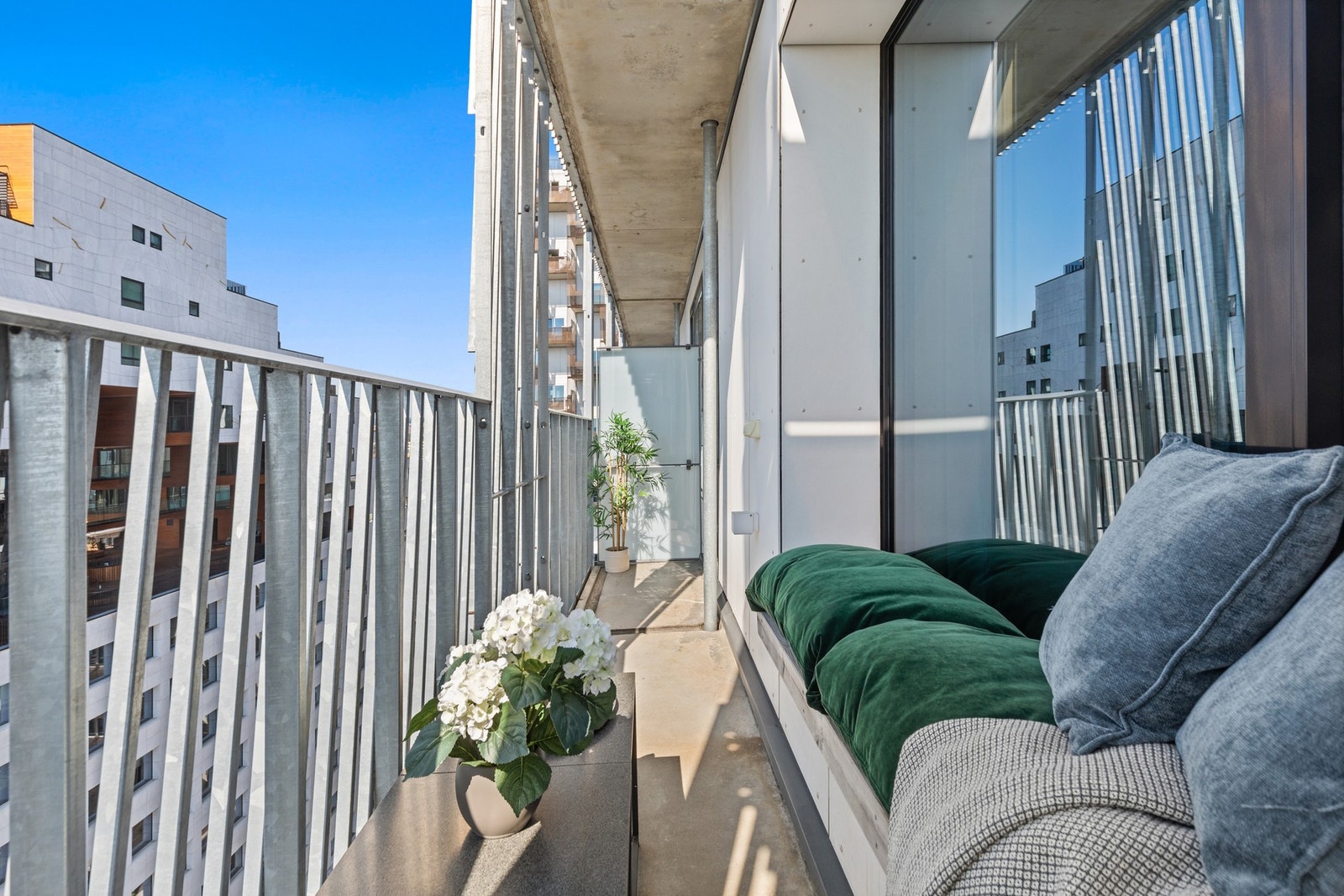 Her kan du nyte late sommerdager i sittekroken. Galleribilde