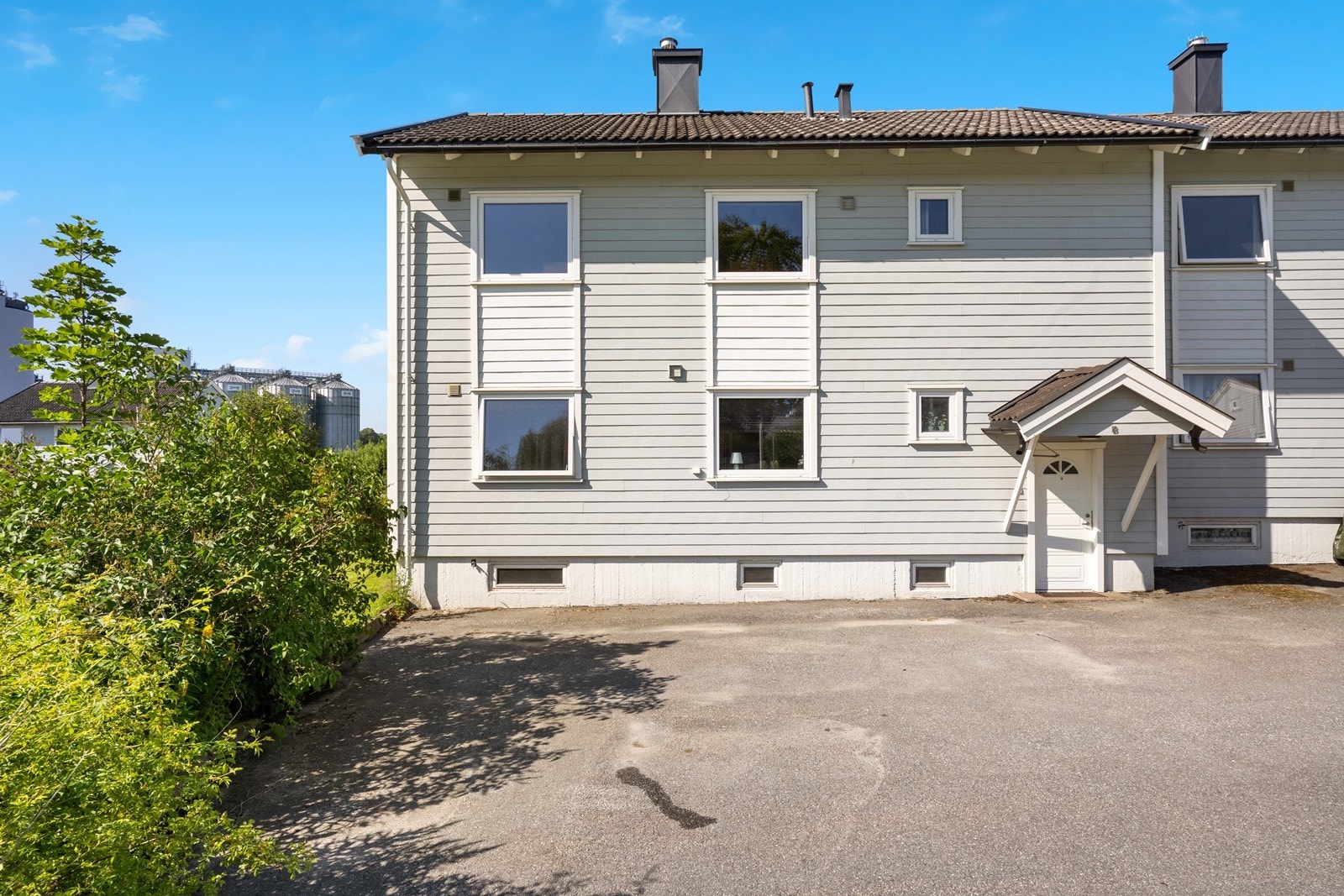 Parkeringsmuligheter utenfor boligen. Galleribilde