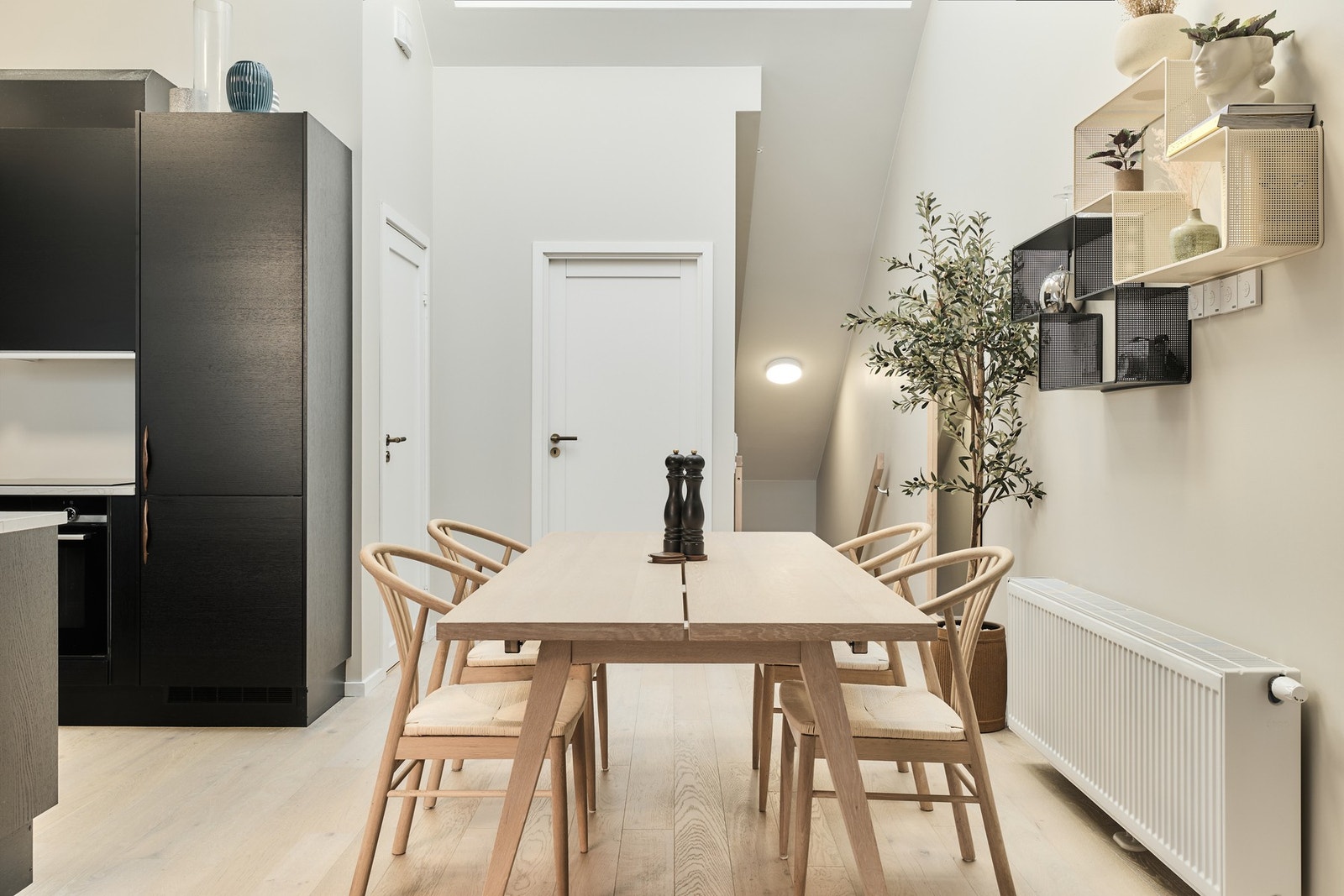 Velkommen til Hasleveien 14- En lys og lekker 4- roms leilighet over to plan med umiddelbar nærhet til alt . Galleribilde