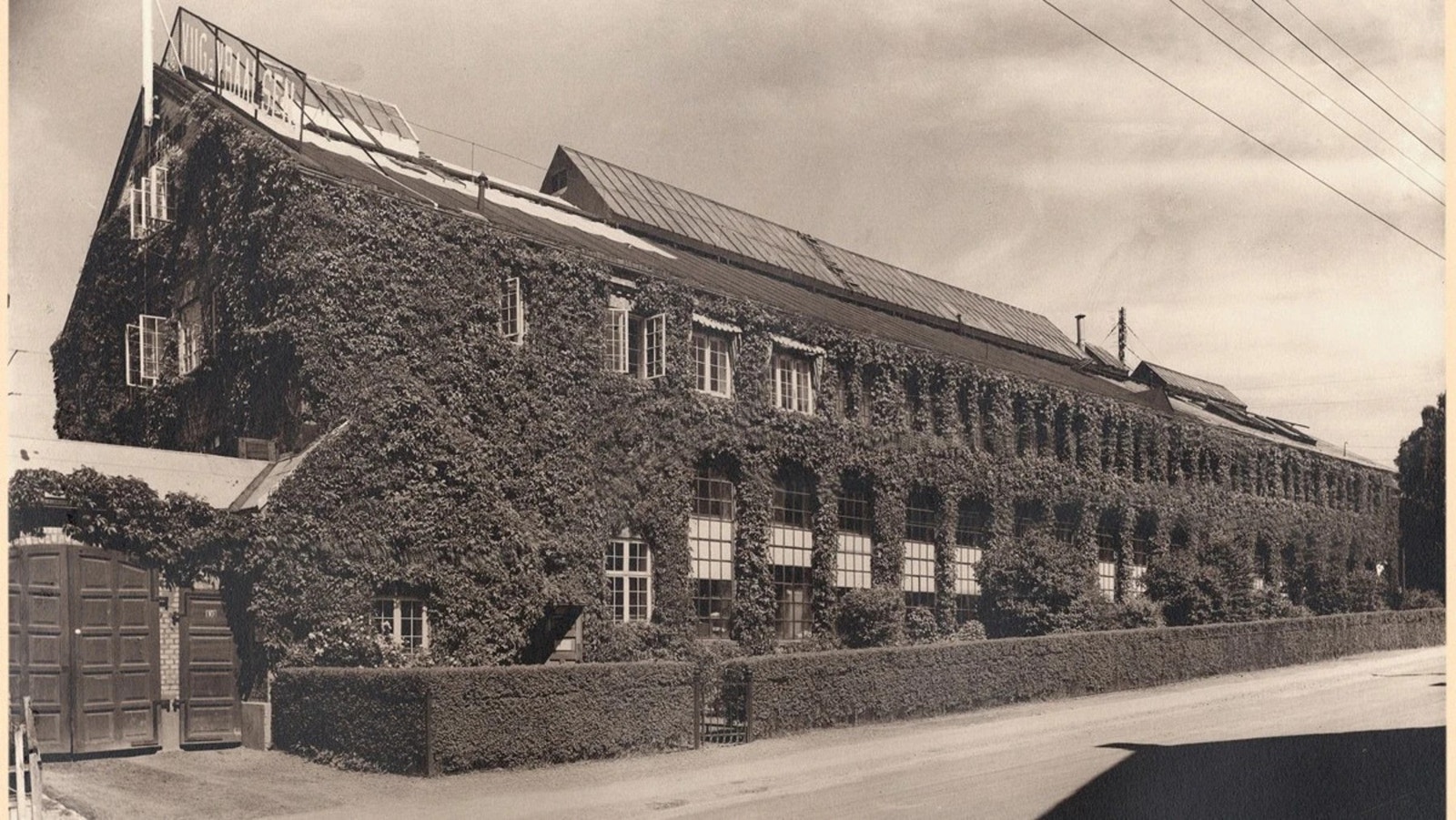 Leiligheten er en del av Hasleveien 10, en verneverdig fabrikkbygning som i 2019/2020 har blitt totalrehabilitert. Galleribilde