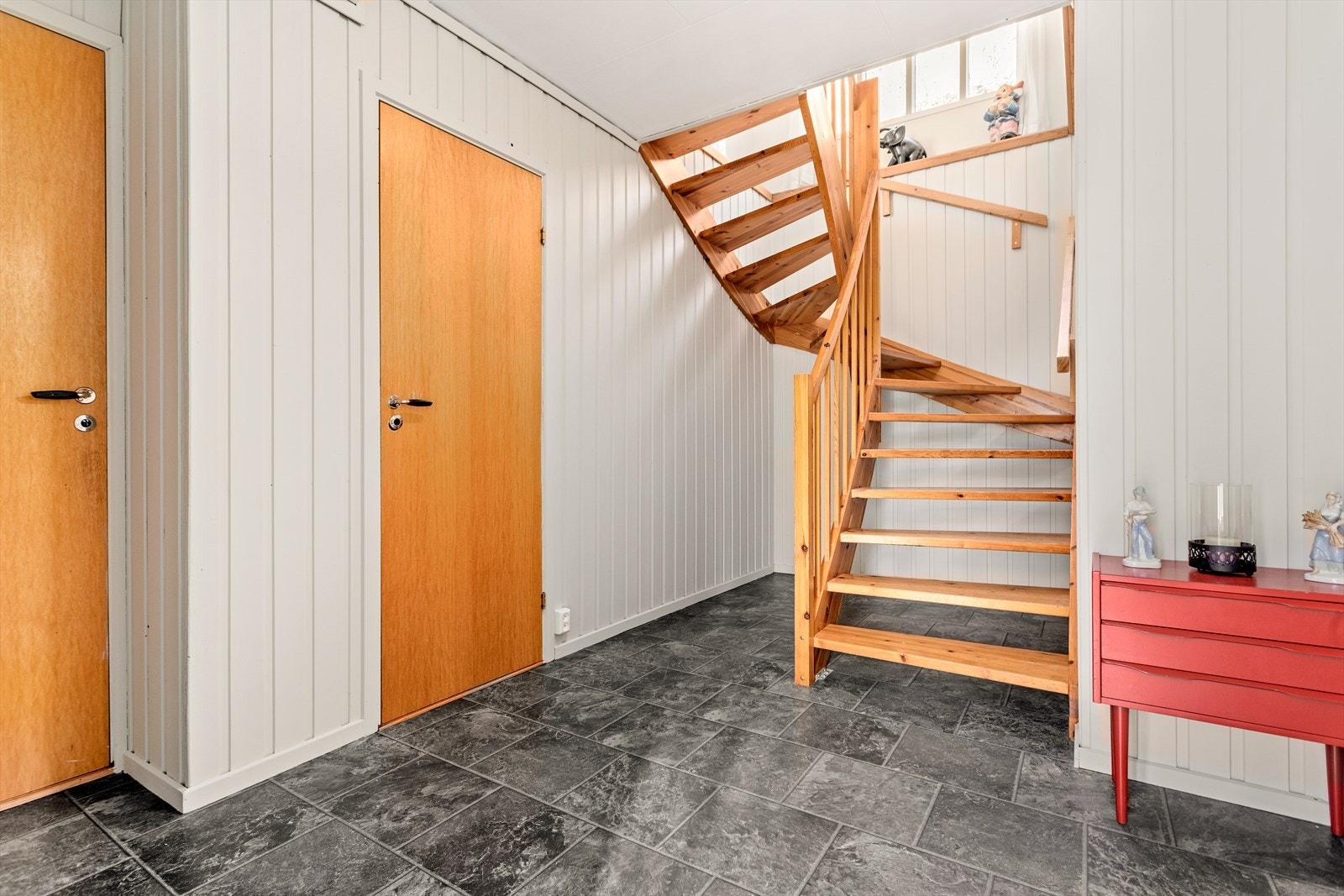 Romsleg gangareal i underetg. Galleribilde