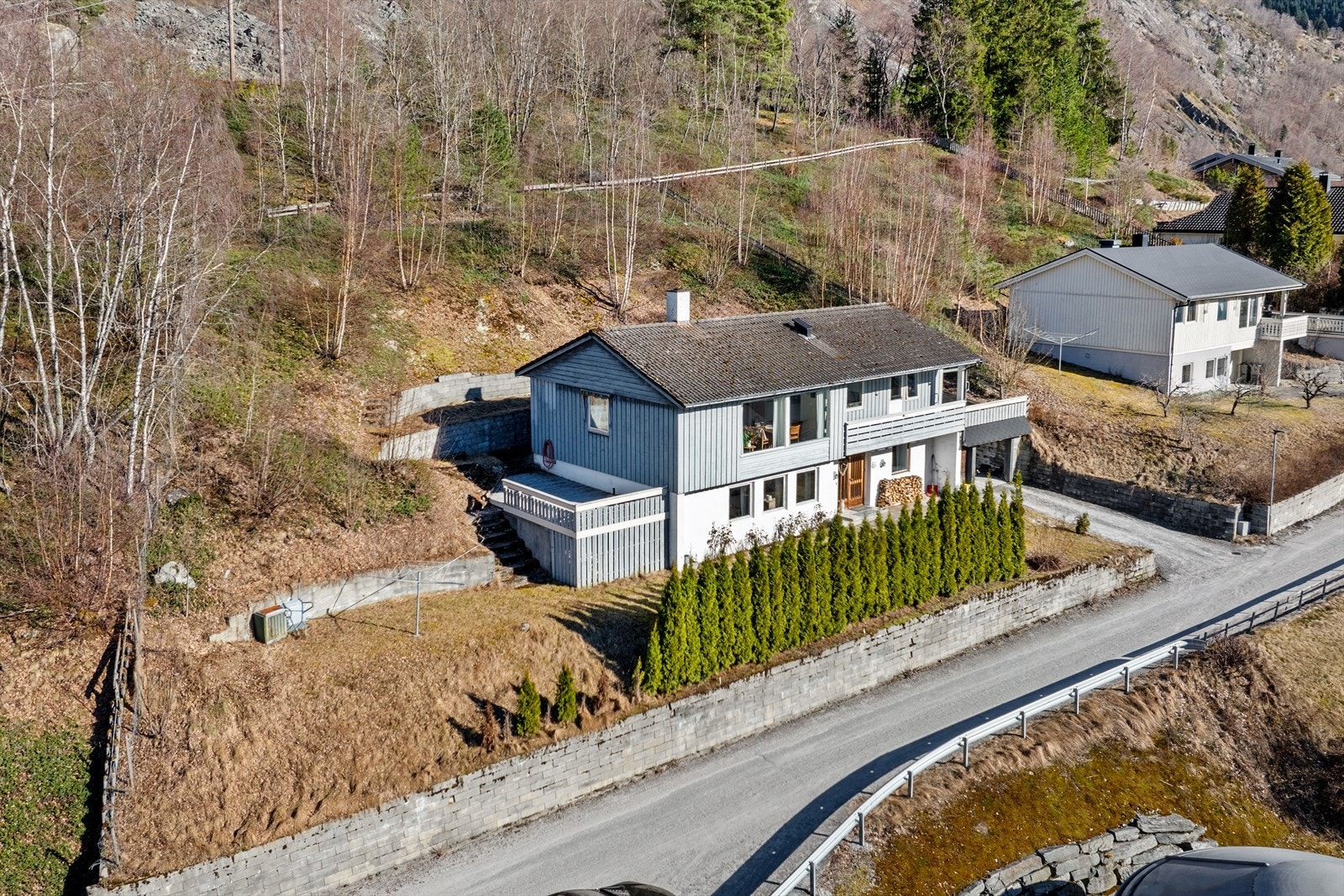 Sjølveigar tomt på nesten 1 mål Galleribilde