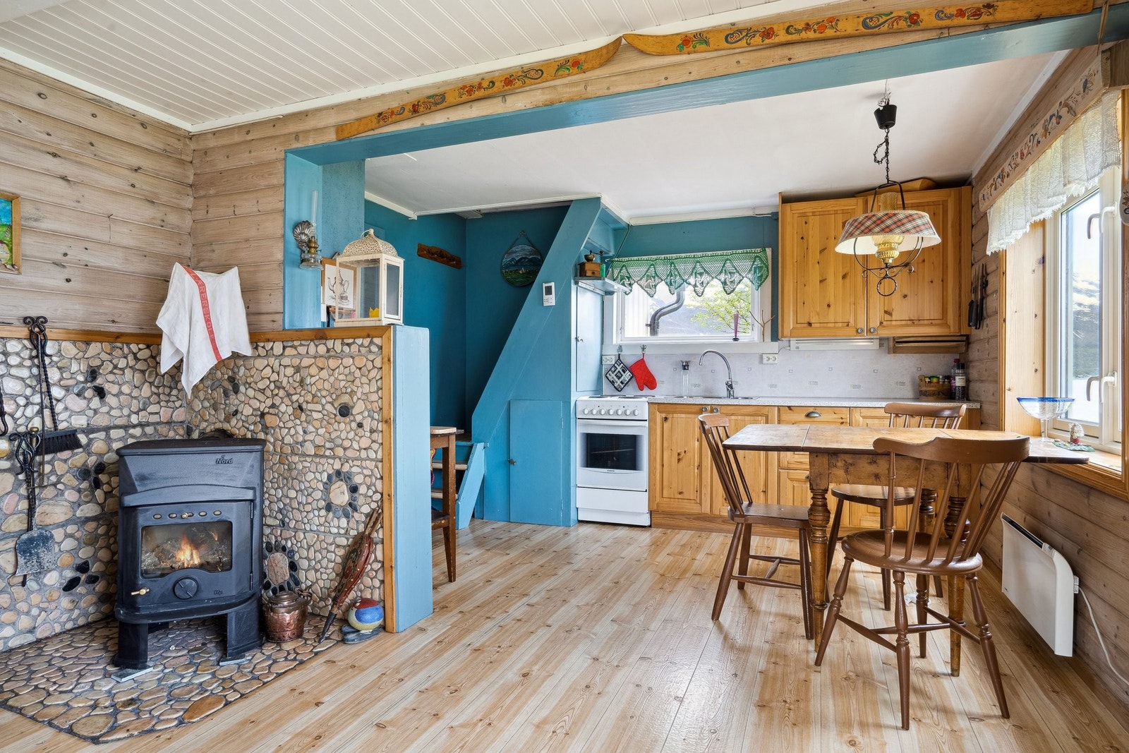 Fra stue mot kjøkken Galleribilde