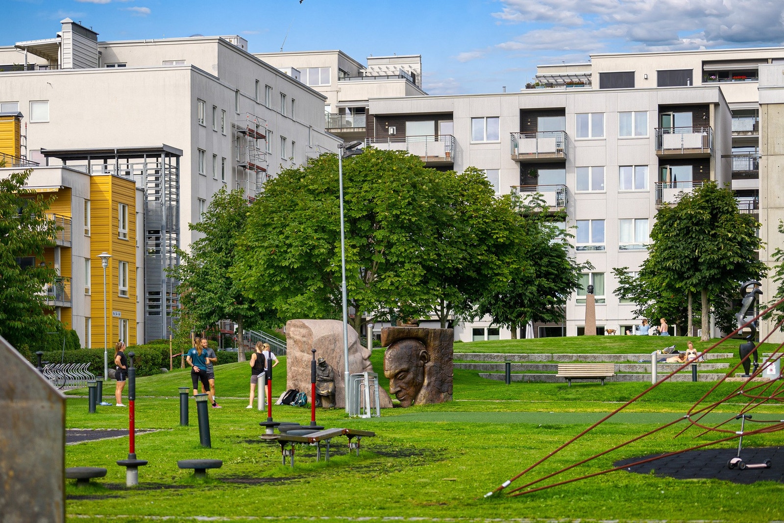 Per Gynt parken, i gåavstand fra boligen. Fint samlingssted med venner. Galleribilde