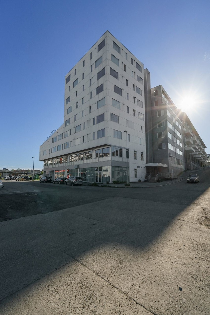 Leiligheten ligger i byggets 5. etasje. Galleribilde