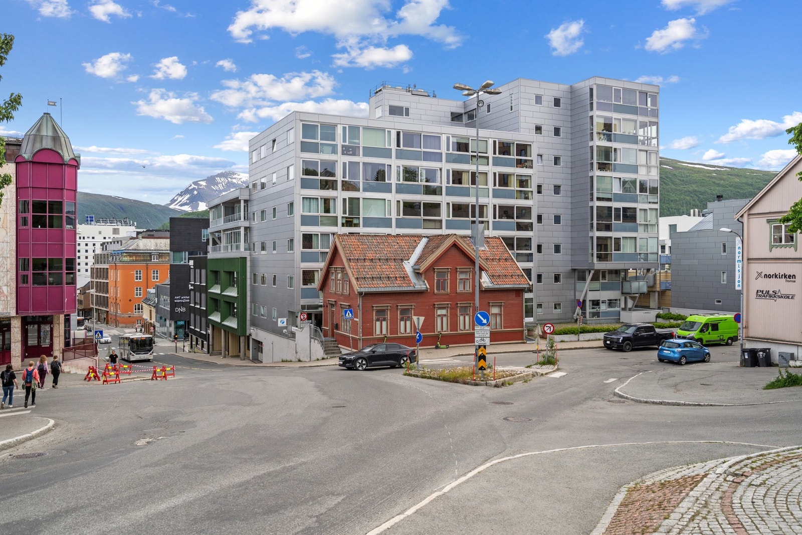 Her bor du rett i nærheten av alle fasiliteter, samt med gode bussforbindelser til UNN/UiT Galleribilde