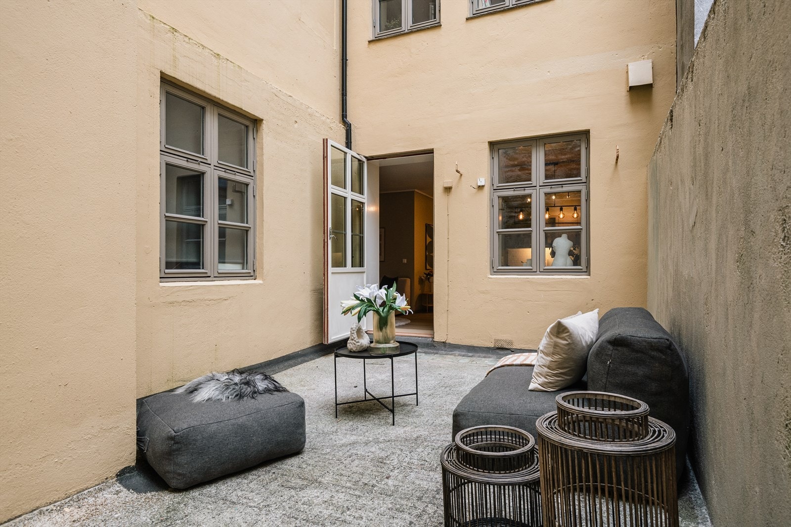 Ut fra stuen har du tilgang til et flott felles uteområde på ca 20 kvm Galleribilde