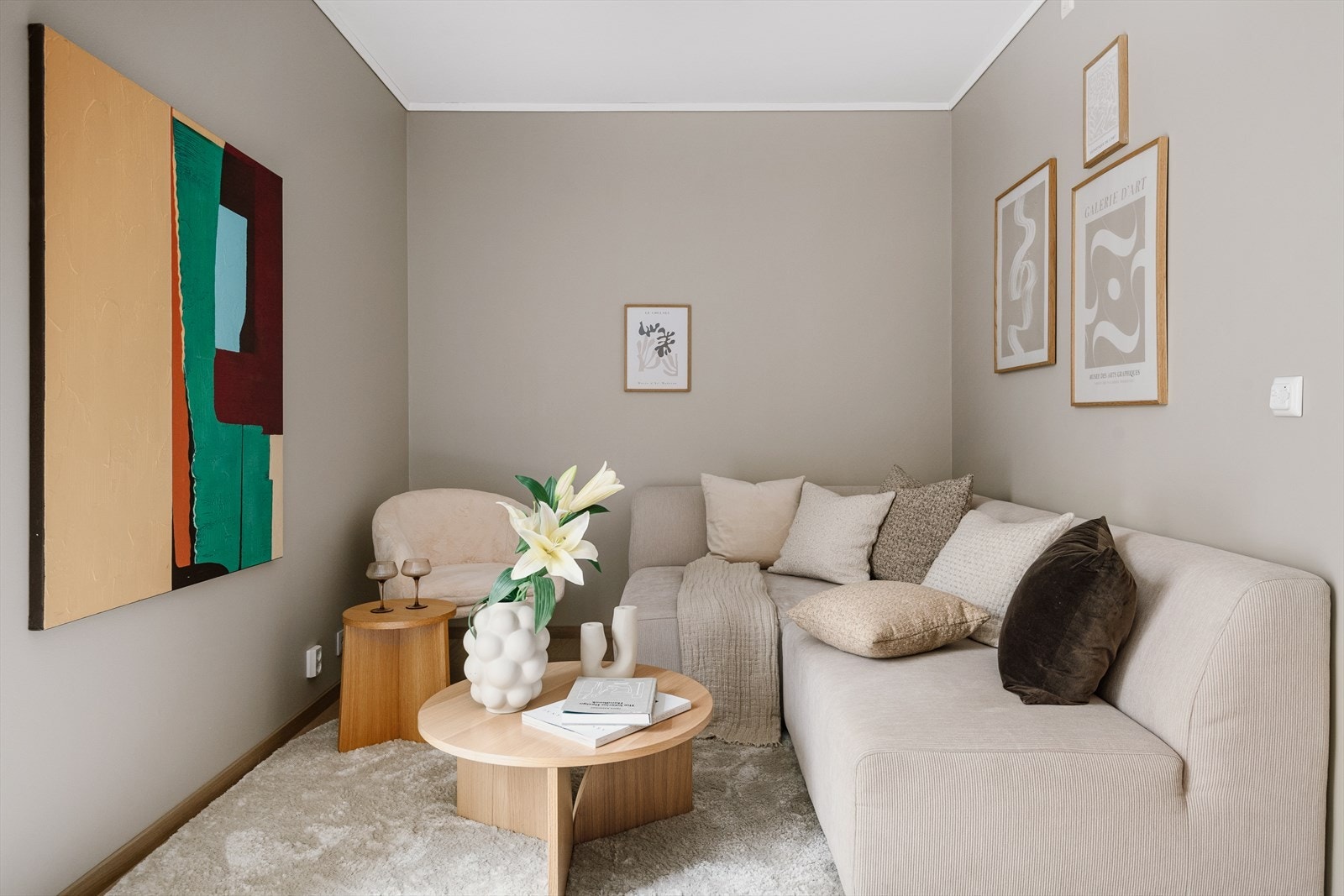 Naturlig plassering av sofakrok. Galleribilde